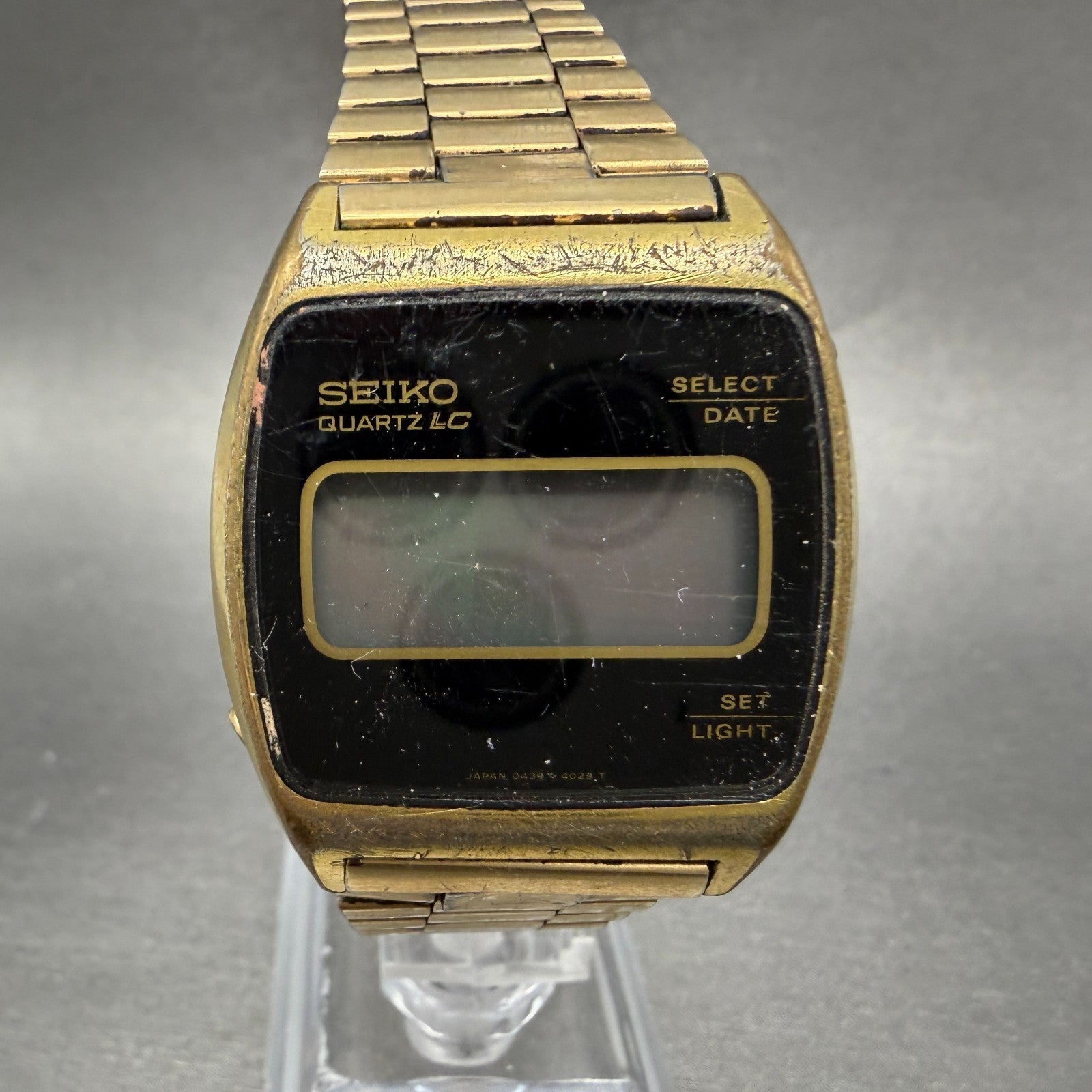 Seiko Digital Watch Men 33mm LCD Gold Tone Date  Rectangle 0439-4029 PARTS0