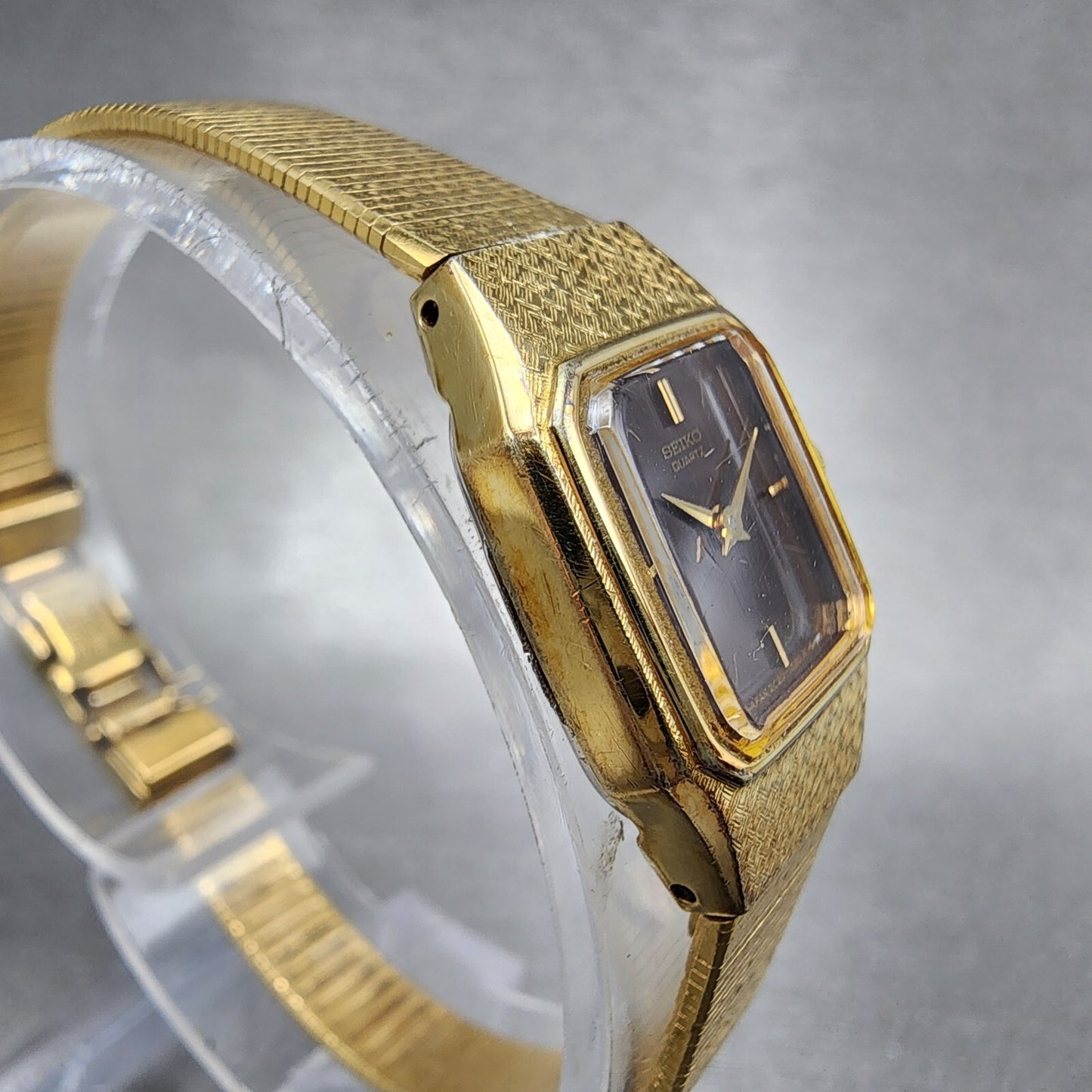 VTG Seiko Watch Women 16mm Black Dial Gold Tone Rectangle 2C205770 New Battery4