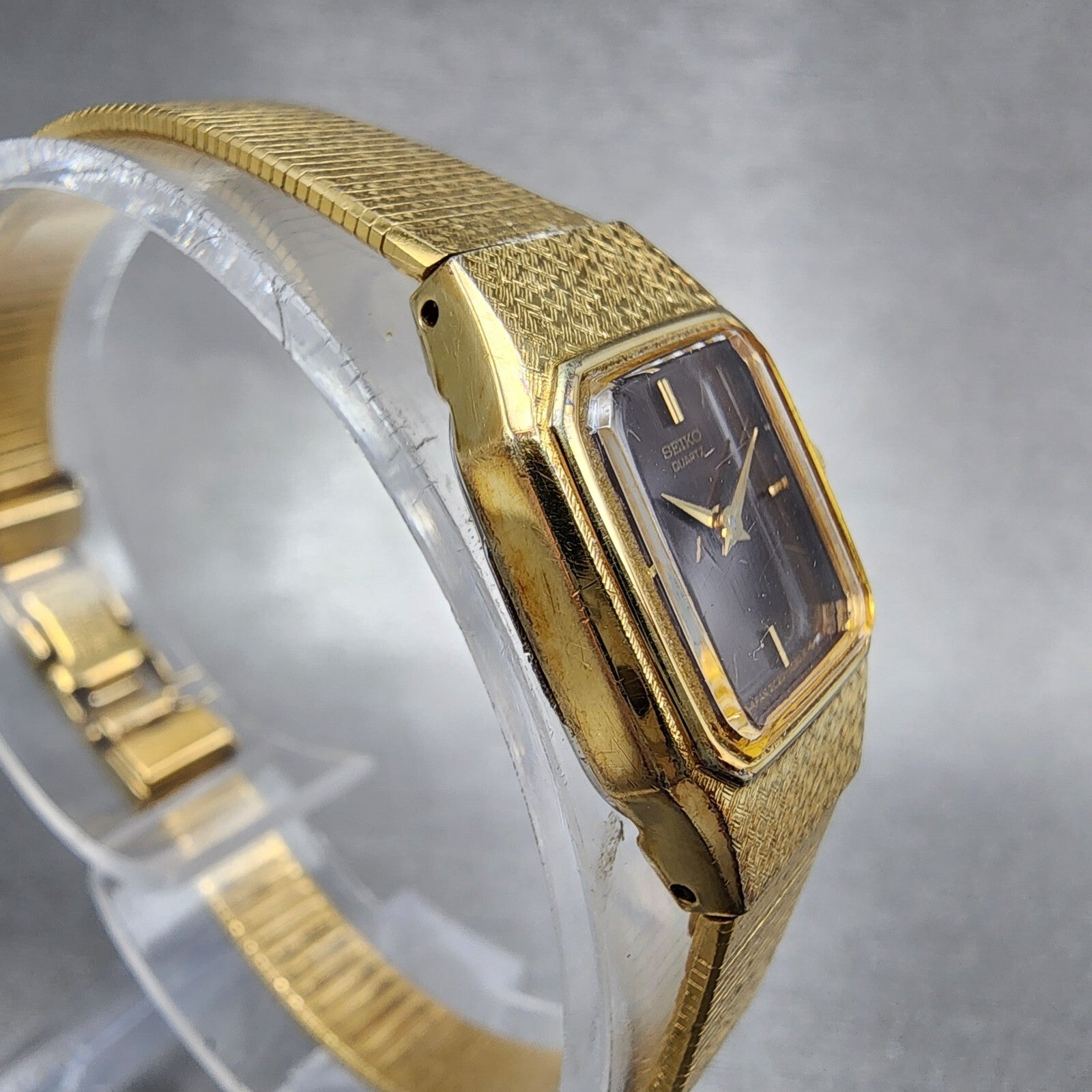 VTG Seiko Watch Women 16mm Black Dial Gold Tone Rectangle 2C205770 New Battery4