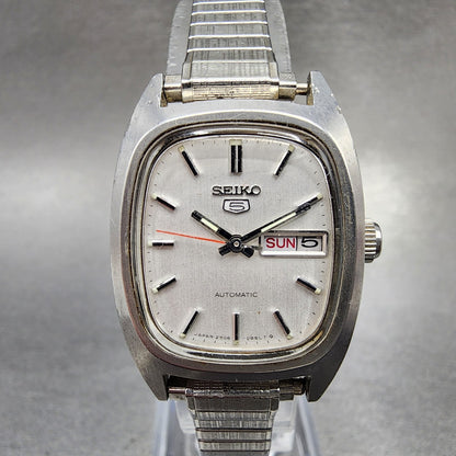 Seiko 5 Automatic Watch Women 23mm White Dial Steel Daydate Rectangle Runs0