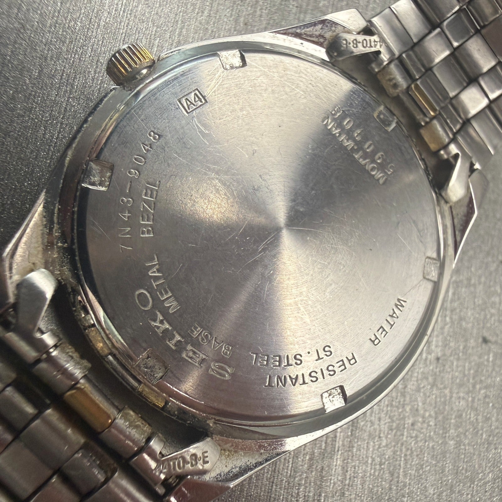 Seiko Watch Men 37mm Silver Dial Two Tone Daydate Round 7N43-9048 New Battery Ad10
