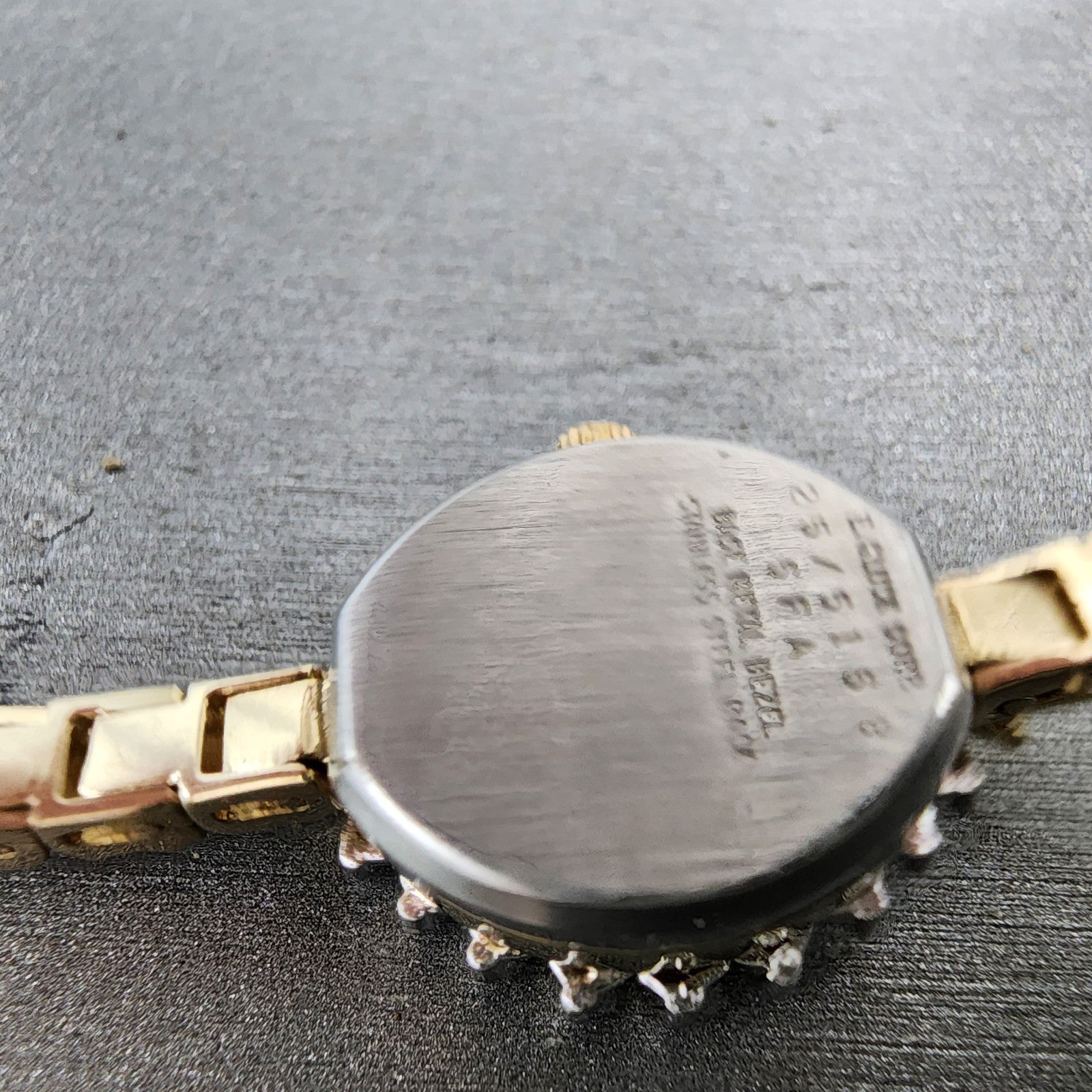 Armitron Deauville Watch Women 14mm Champagne Dial Gold Tone Oval New battery10