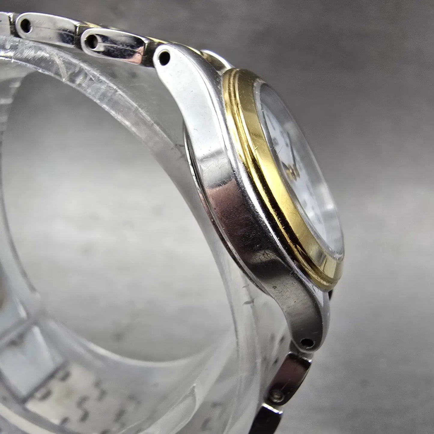 Seiko Solar Watch Women 22mm White Dial Two Tone Round V115-0AG0 Runs3
