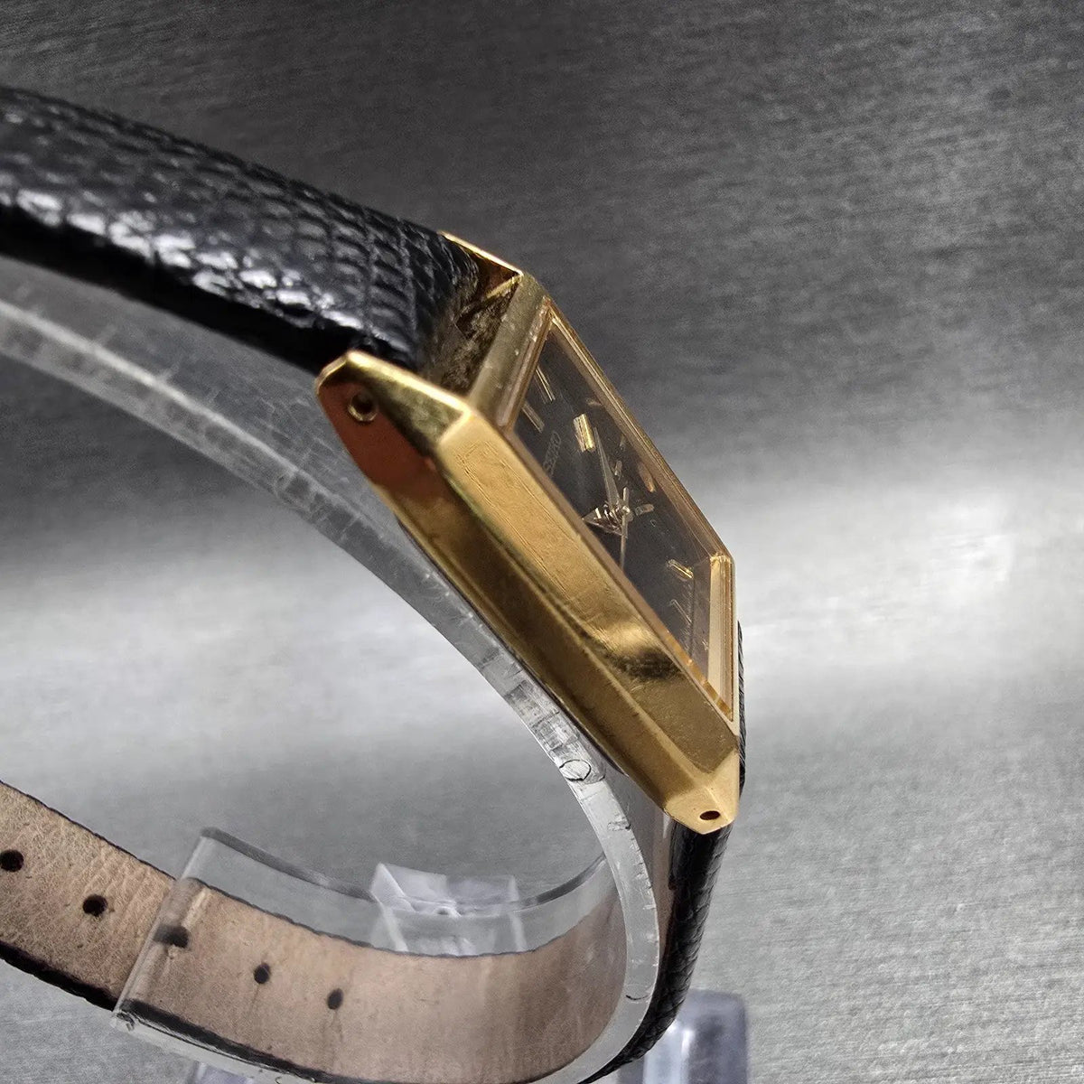 Seiko Tank Watch Women 18mm Black Dial Gold Rectangle V401-5670 New Battery3