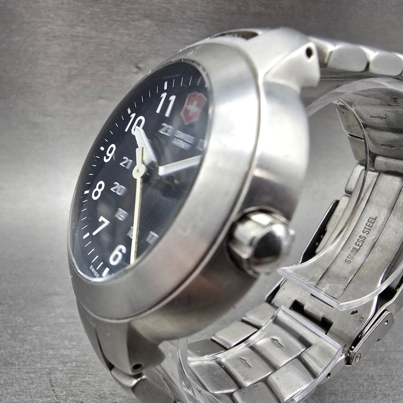 Victorinox Swiss Army Maverick Watch Men 42mm Black Dial Silver Tone Date PARTS3