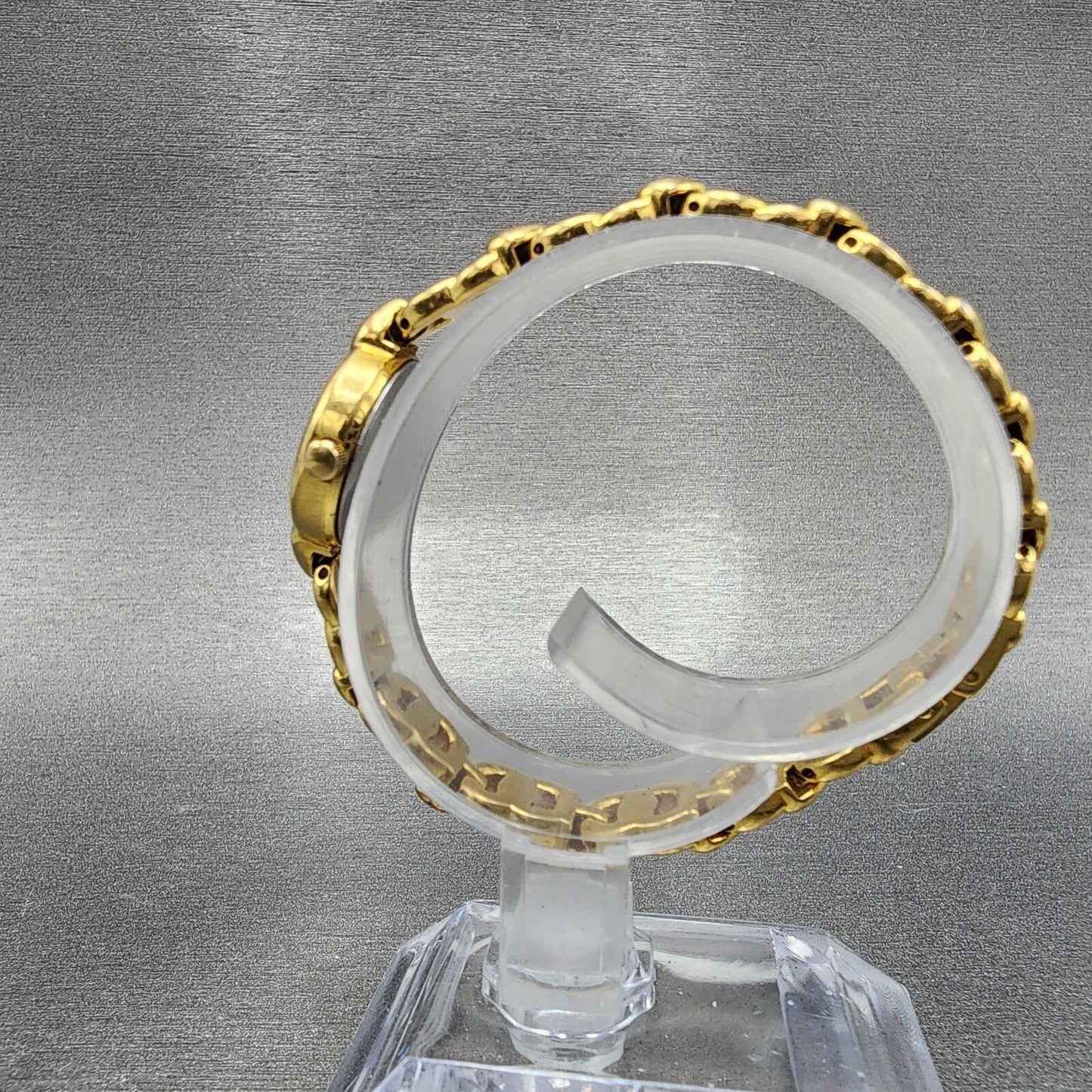 Bulova Heart Watch Women 18mm White Dial Gold Tone Round 97T41 New Battery6
