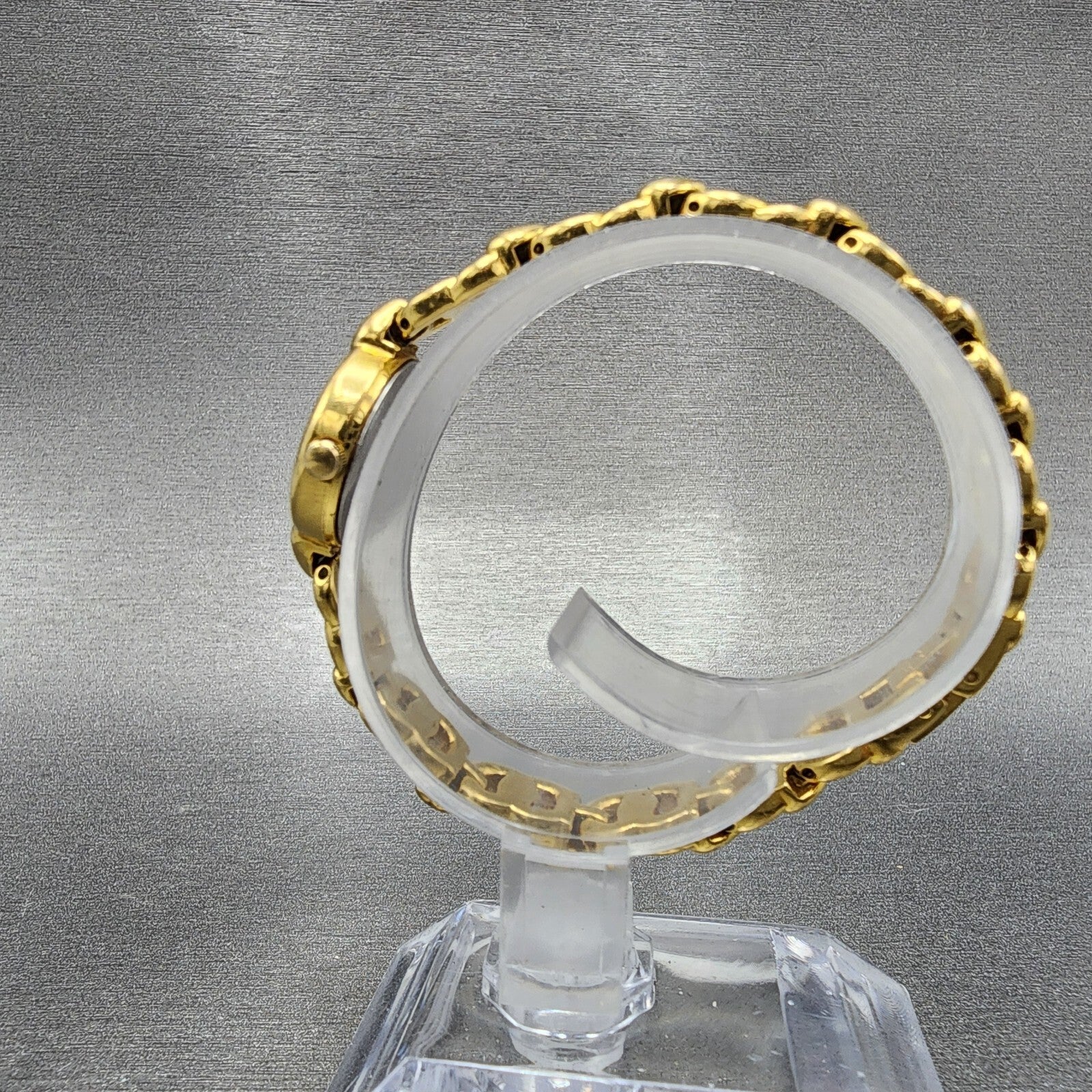 Bulova Heart Watch Women 18mm White Dial Gold Tone Round 97T41 New Battery6