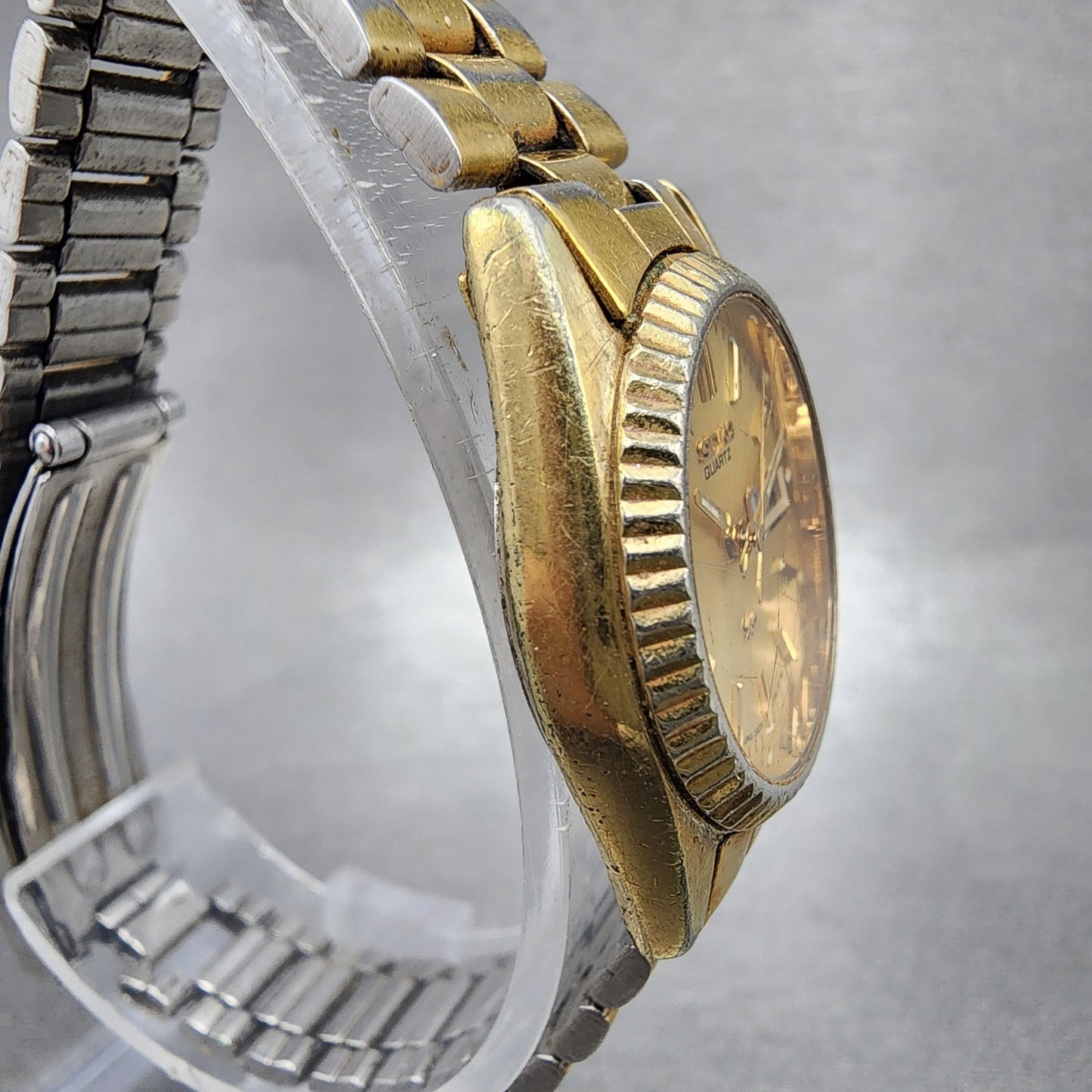 Seiko SQ Watch Women 24mm Champagne Dial Gold Tone Daydate 2a230030 New Battery3