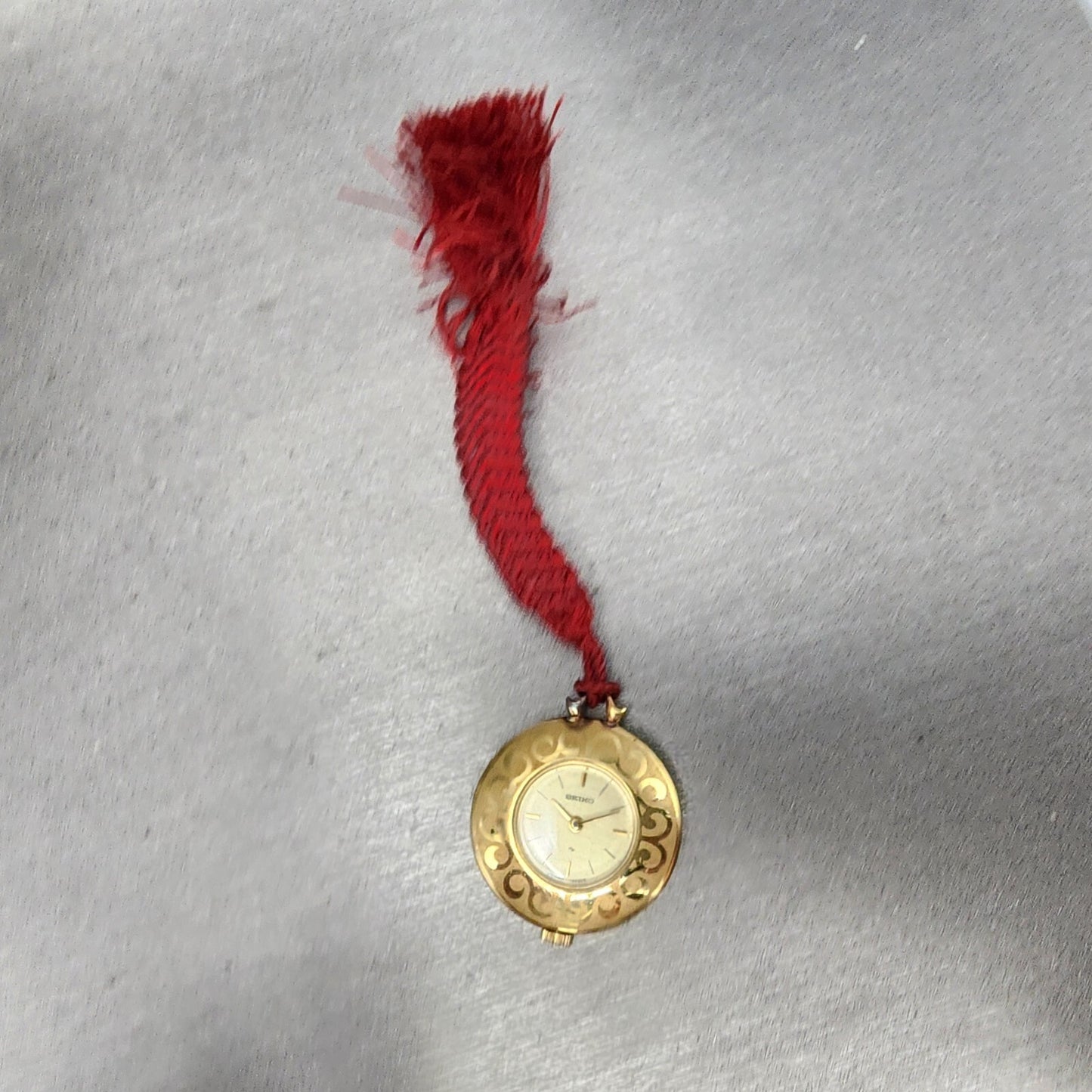Seiko Pendent Watch Women 26mm Champagne Dial Gold Tone Round Manual Wind Runs8