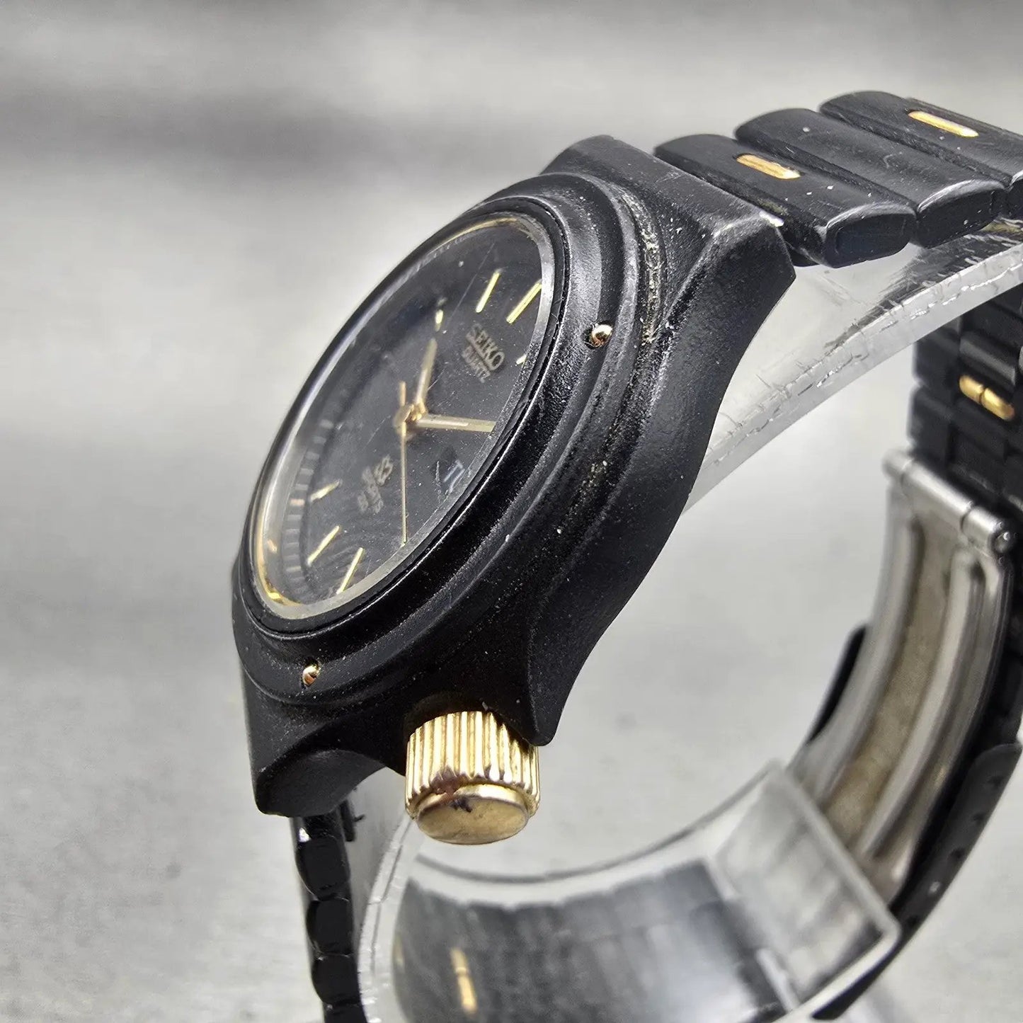 Seiko SQ Sports 100 Watch Women 26mm Black Dial Black & Gold Tone Daydate NewBat2