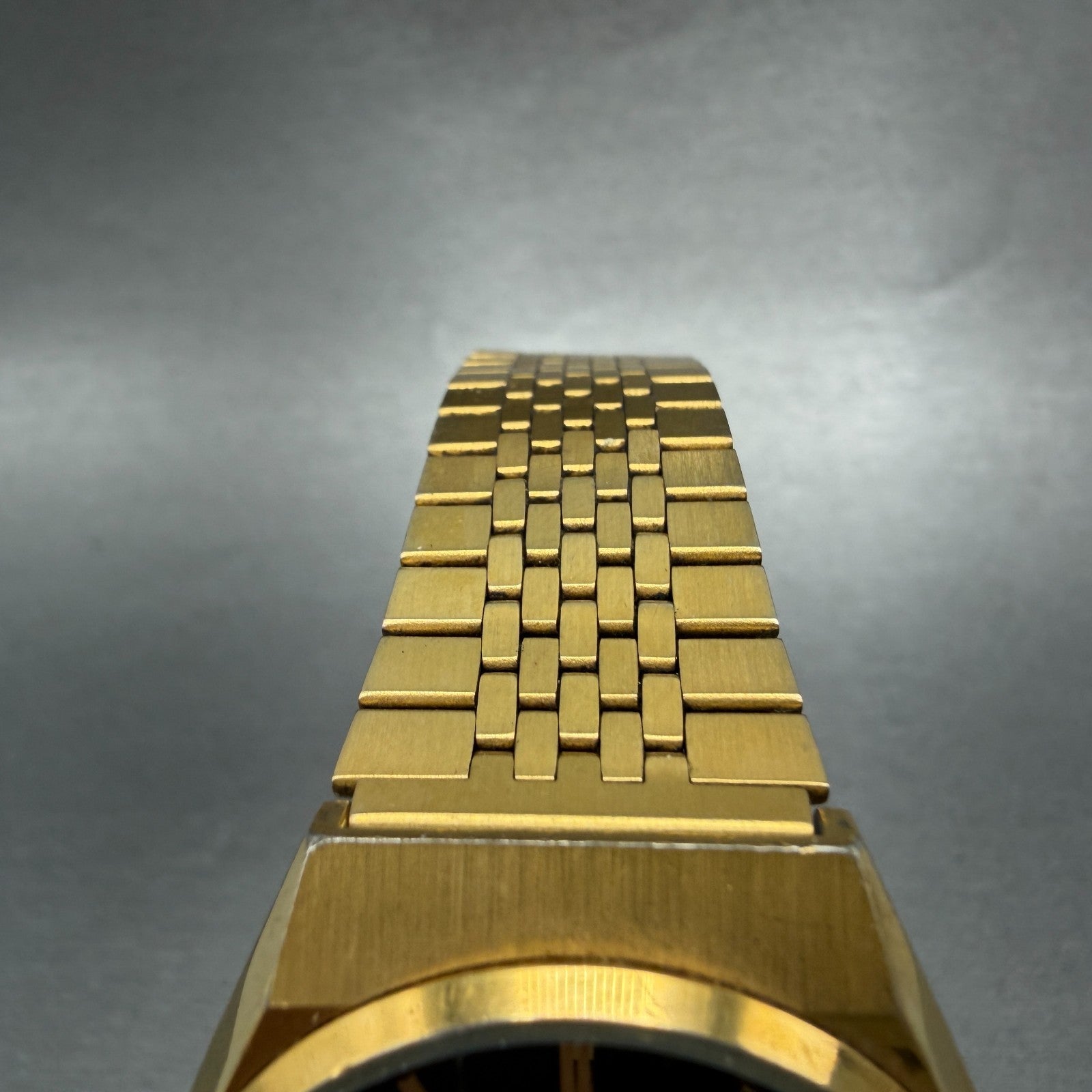Citizen CQ Watch Men 35mm Black Dial Gold Round Daydate 2100-890850 PARTS5