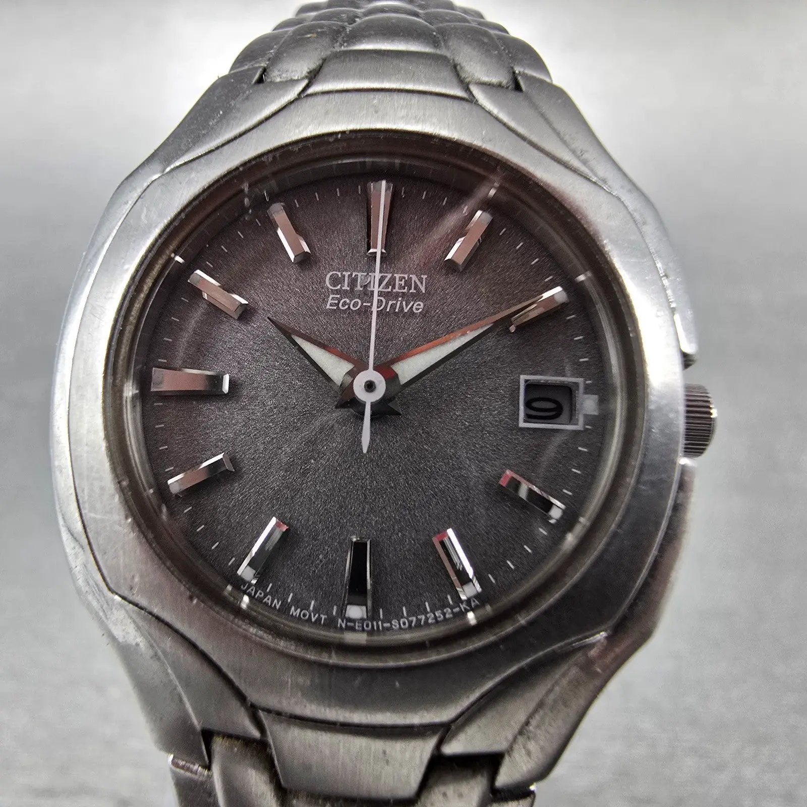 Citizen Eco-Drive Watch Women 25mm Gray Dial Silver Tone Date E011-S049601 RunsS1