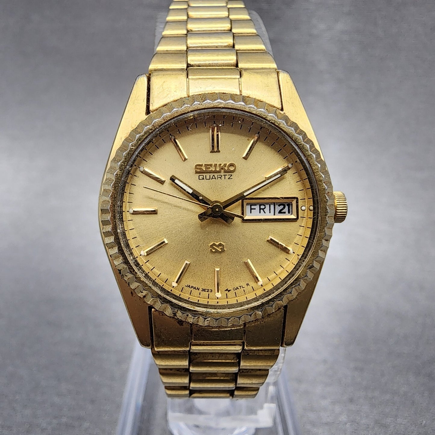 Seiko SQ Watch Women 24mm Champagne Dial Gold Tone Daydate 3e230a69 New Battery0