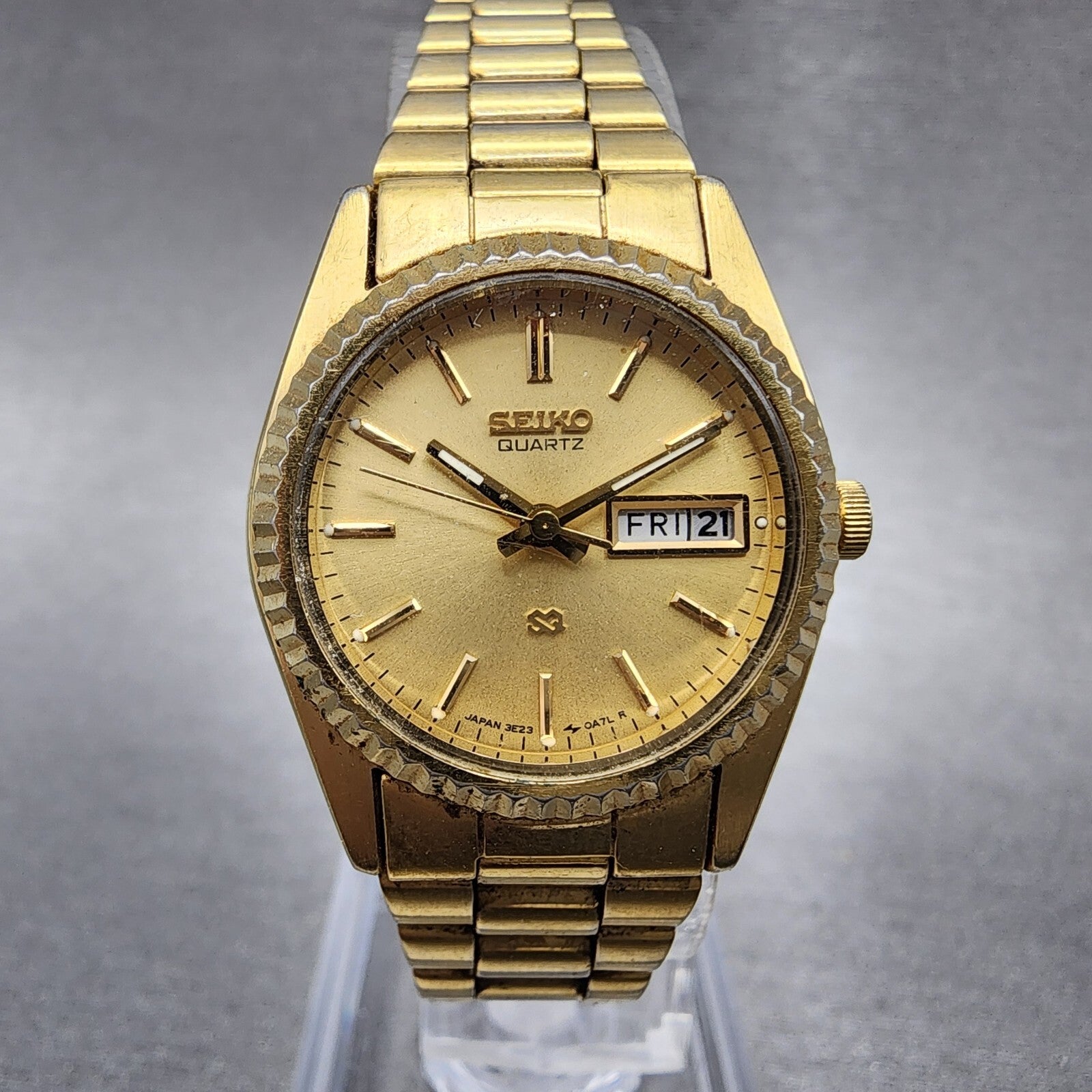 Seiko SQ Watch Women 24mm Champagne Dial Gold Tone Daydate 3e230a69 New Battery0