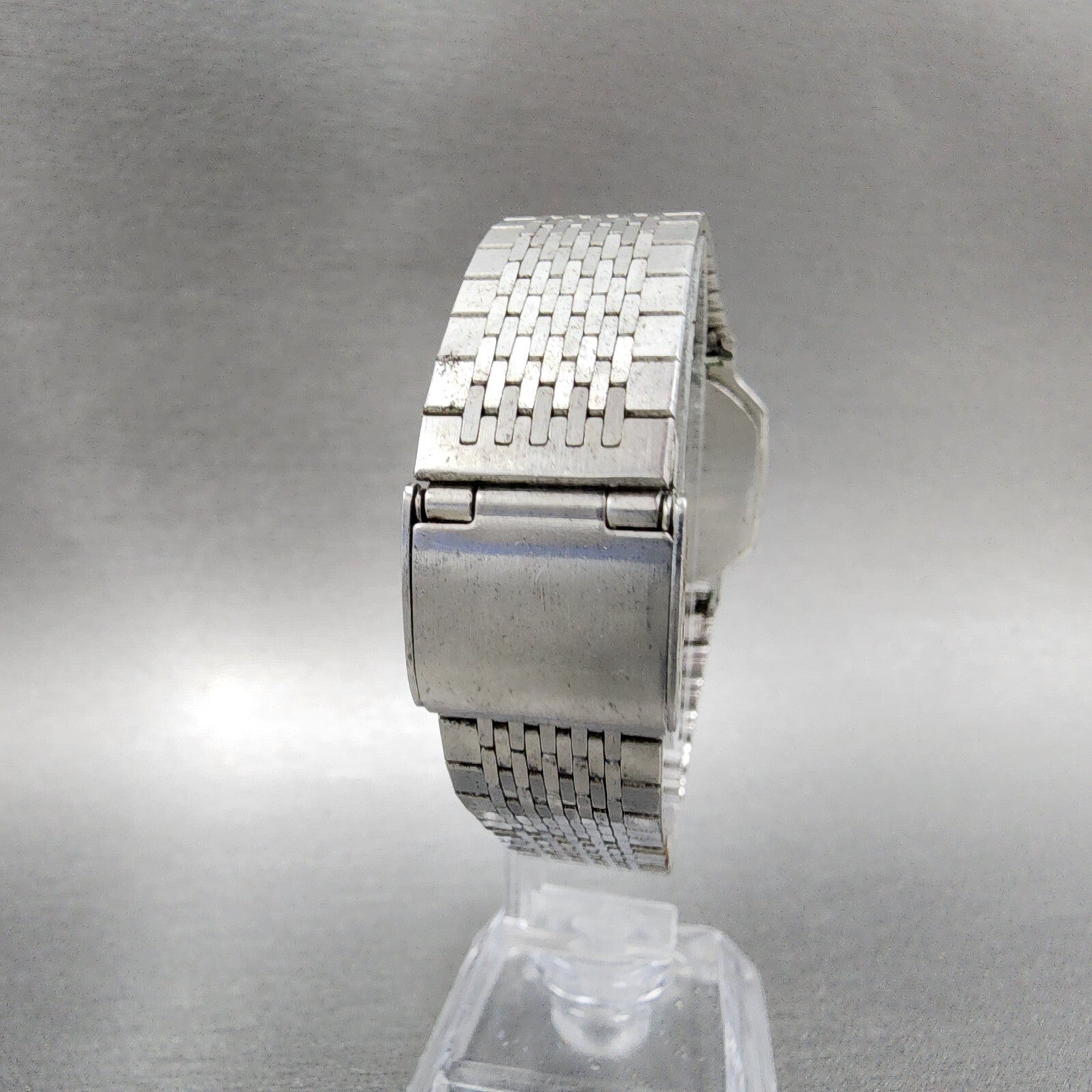 Seiko Digital Watch Men 29mm LCD Silver Tone Octagon F4414010 Thin PARTS8