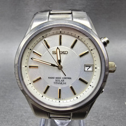 Seiko Atomic Solar Watch Men 39mm White Dial Titanium Date 7B42-0AN0 PARTS GYVJ0