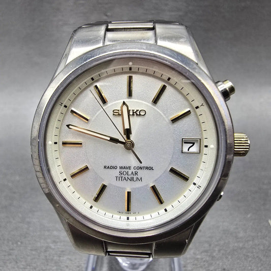 Seiko Atomic Solar Watch Men 39mm White Dial Titanium Date 7B42-0AN0 PARTS GYVJ0