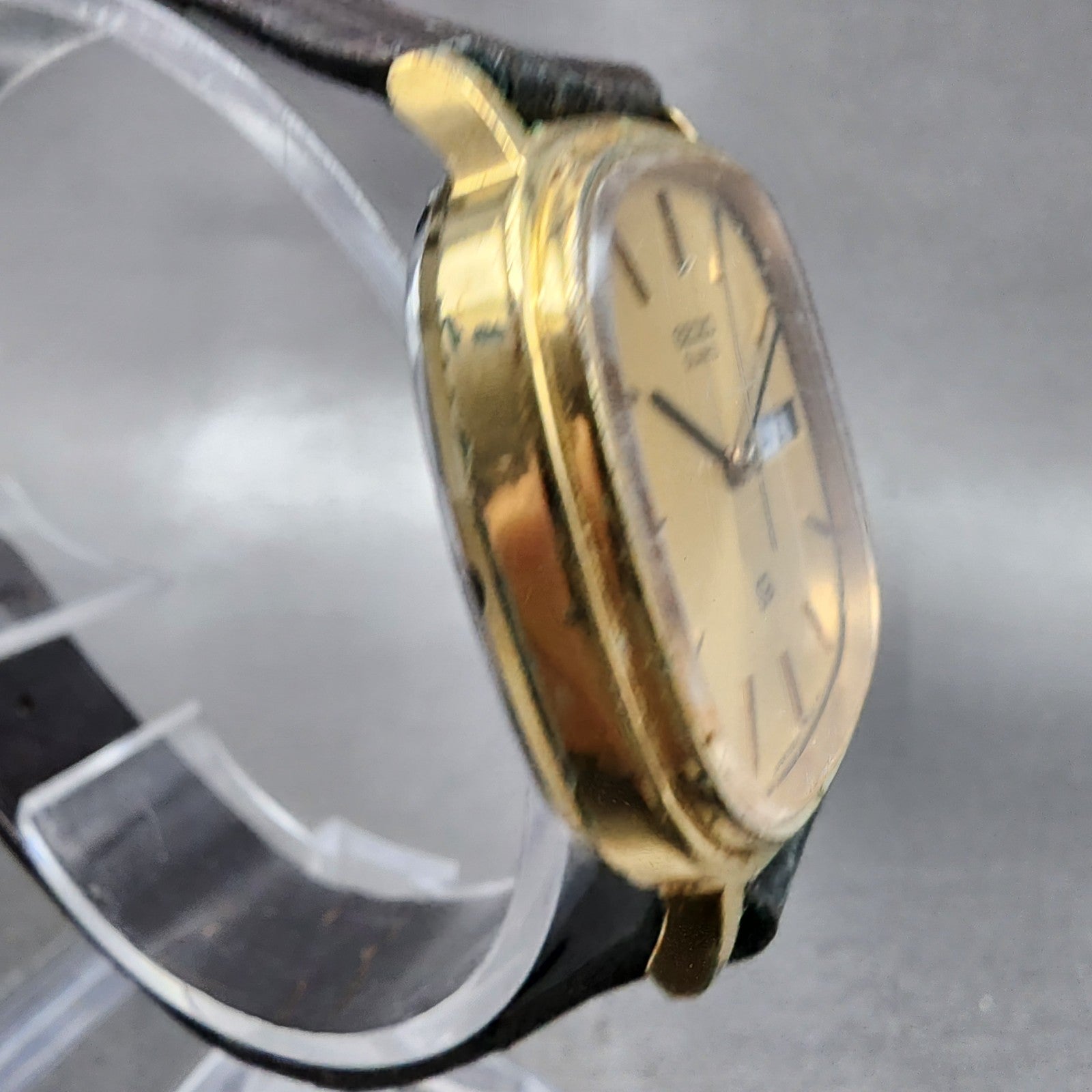 Seiko SQ Watch Men 30mm Champagne Dial Gold Tone Daydate 82235120 New Battery3
