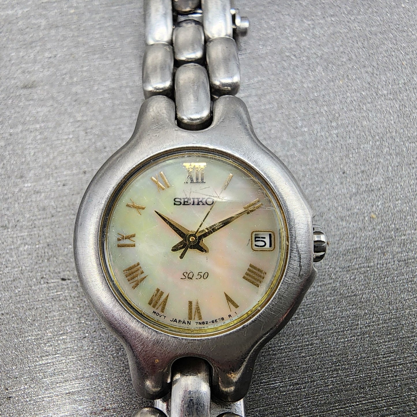 Seiko SQ 50 Watch Women 24mm MOP Dial Steel Date Round BROKEN BAND New Battery0