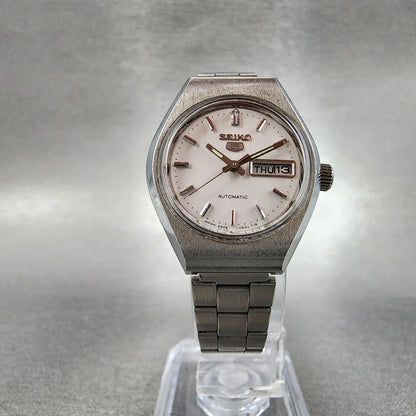 Seiko 5 Automatic Watch Women 25mm Silver Dial Steel Daydate Round 29060490 Run5
