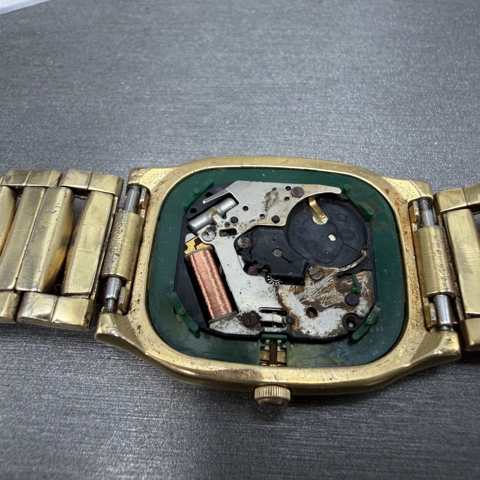 Seiko Tank Watch Men 30mm Gold Dial Gold Tone Rectangle 5y395089 PARTS12