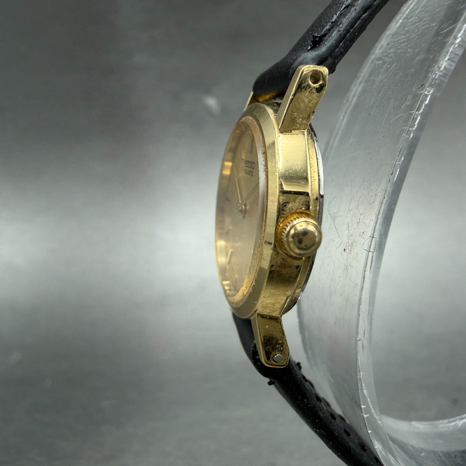 Seiko Watch Women 20mm Champagne Dial Gold Tone Round 2P20-0A10 New Battery2