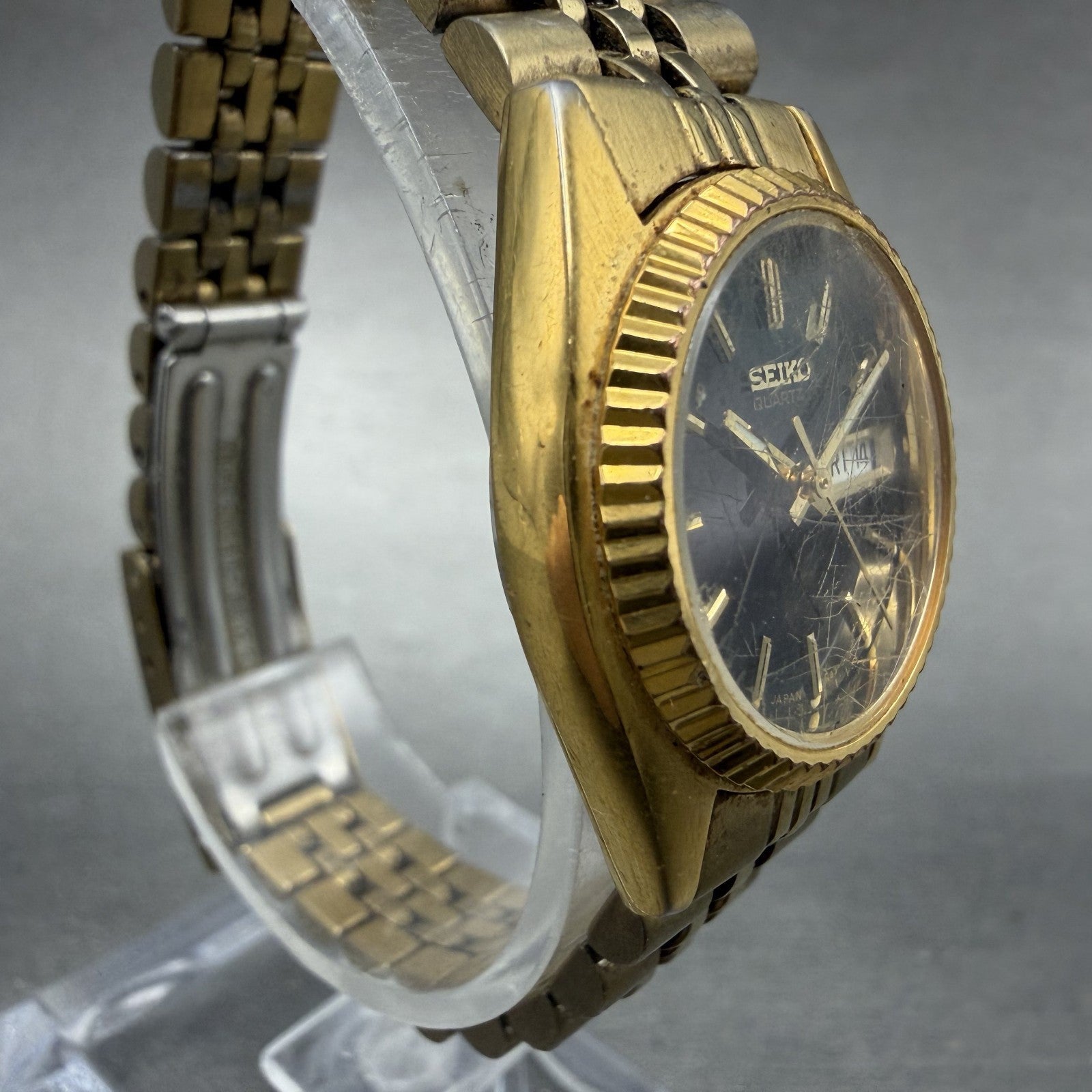 Seiko Watch Women 24mm Black Tone Gold Tone Daydate Round 7N83-0041 New Batt PO93