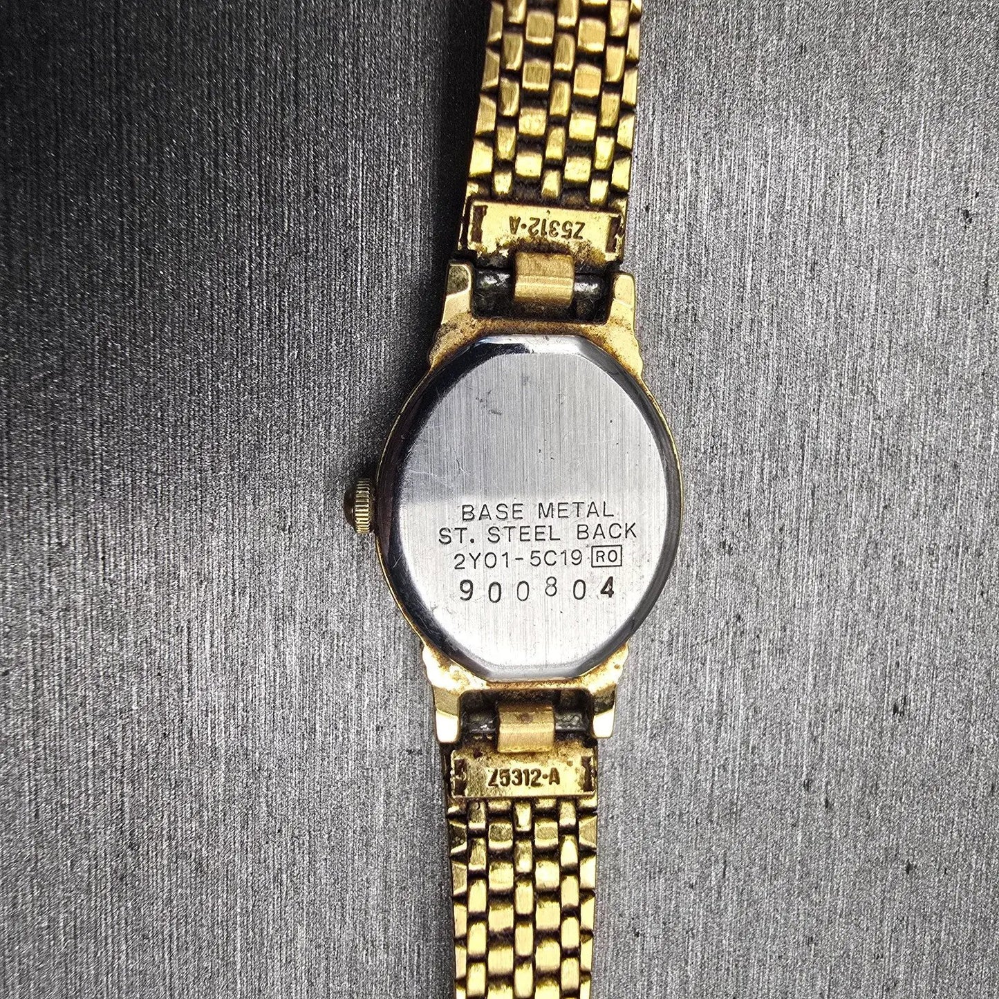 Seiko Watch Women 17mm Gold Dial Gold Tone Oval 2Y01-5C19 New Battery Vintage10