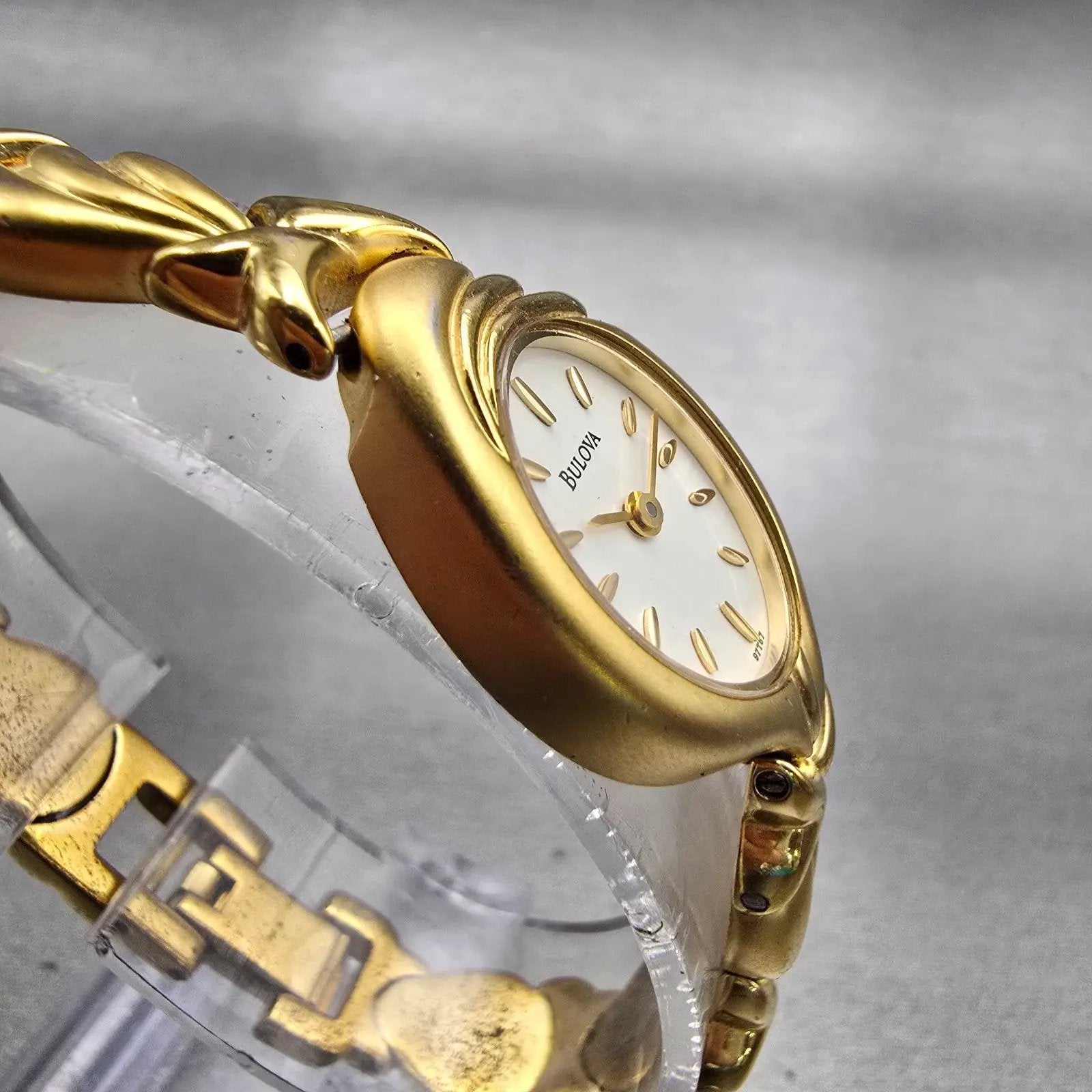 Bulova Watch Women 17mm MOP Dial Gold Tone Oval 97T67 New Battery3