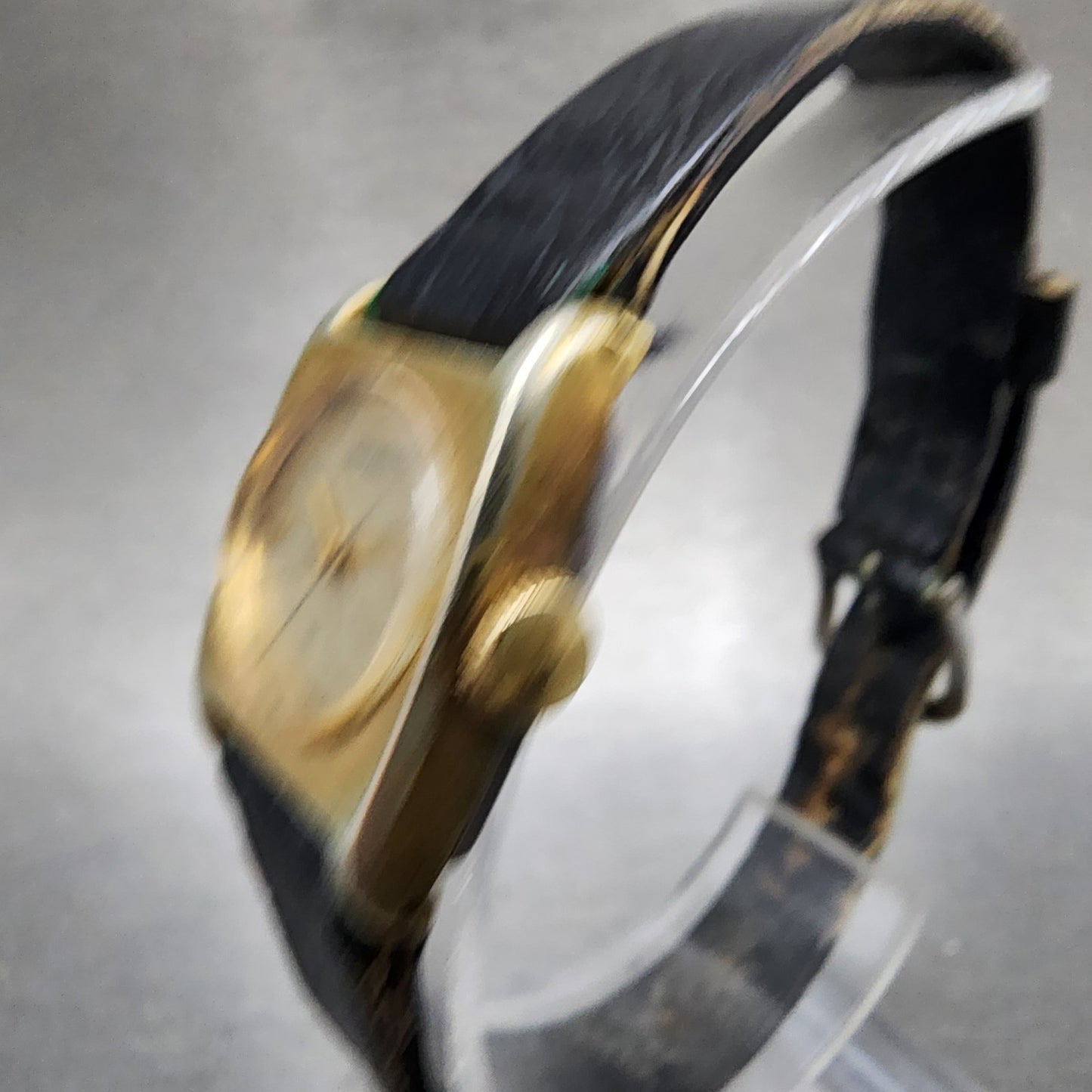 Seiko Tank Watch Women 19mm Champagne Dial Gold Tone Manual Rectagle 117009 Run2