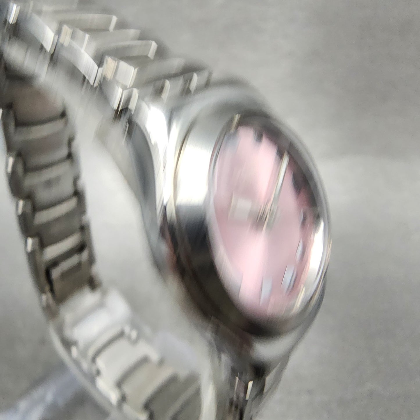 Swatch irony Untreated Watch Women 25mm Pink Dial Silver Tone Round New Battery3