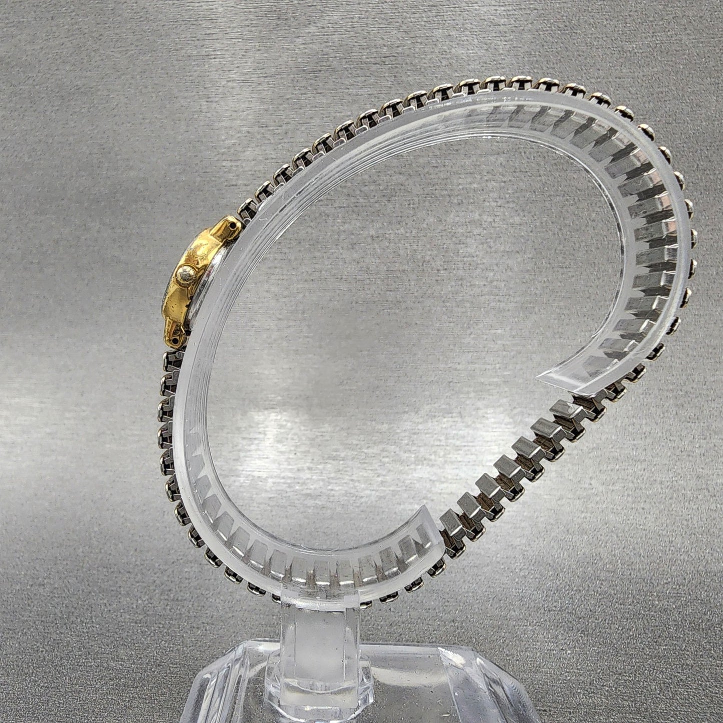 Seiko Alba Watch Women 15mm Silver Dial Gold Tone Y5200020 New Battery6