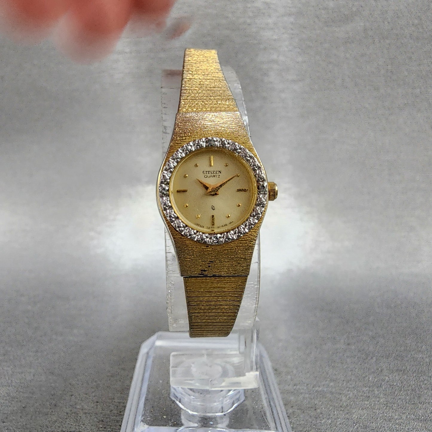 Citizen CQ Watch Women 17mm Champagne Dial Gold Tone 3220324196 New Battery5