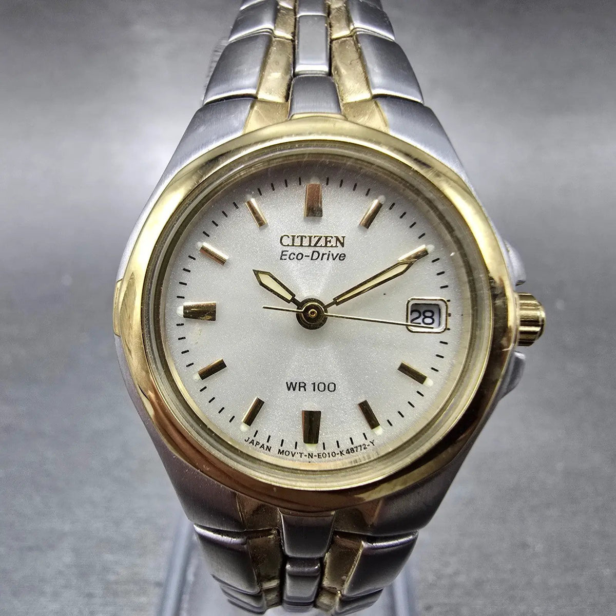 Citizen Eco-Drive Watch Women 25mm Silver Dial Two Tone Date Round Works E010 jp0
