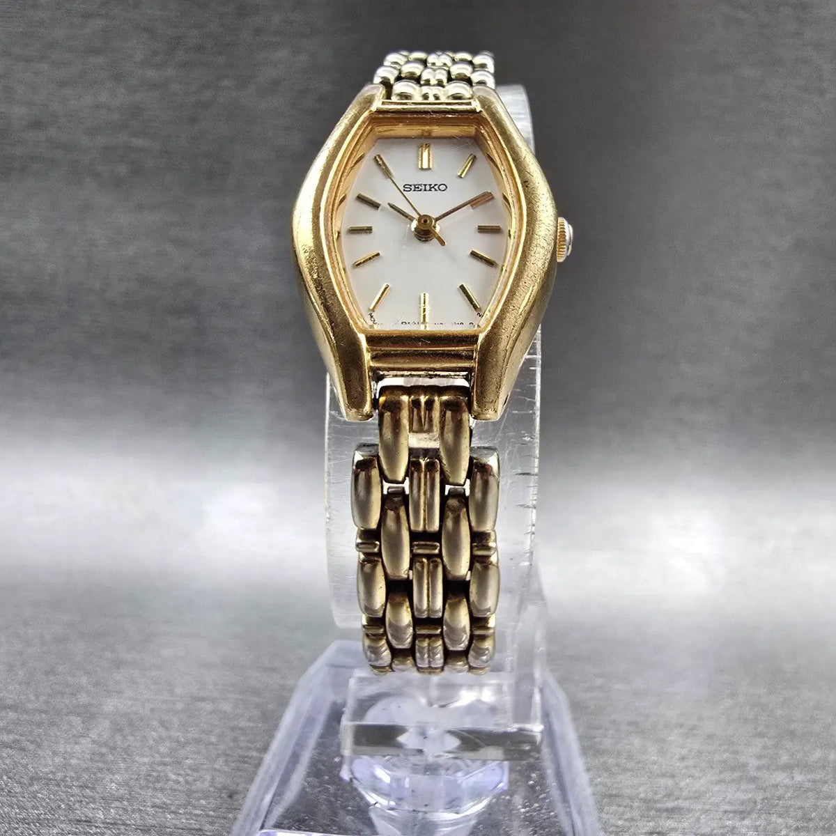 Seiko Watch Women 18mm White Dial Gold Tone Oval 1N01-5C19 New Battery Vintage J5