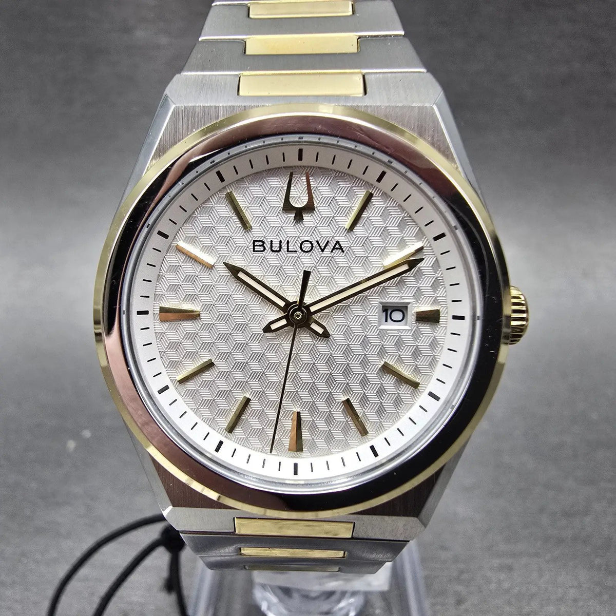 Bulova Watch Women 30mm White Dial Two Tone Date Round 98L323 New Battery 1233