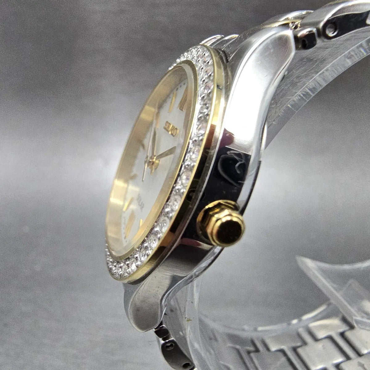 Seiko Solar Watch Women 28mm MOP Dial Two Tone Date Gemmed V137-0AA0 Works JP 672