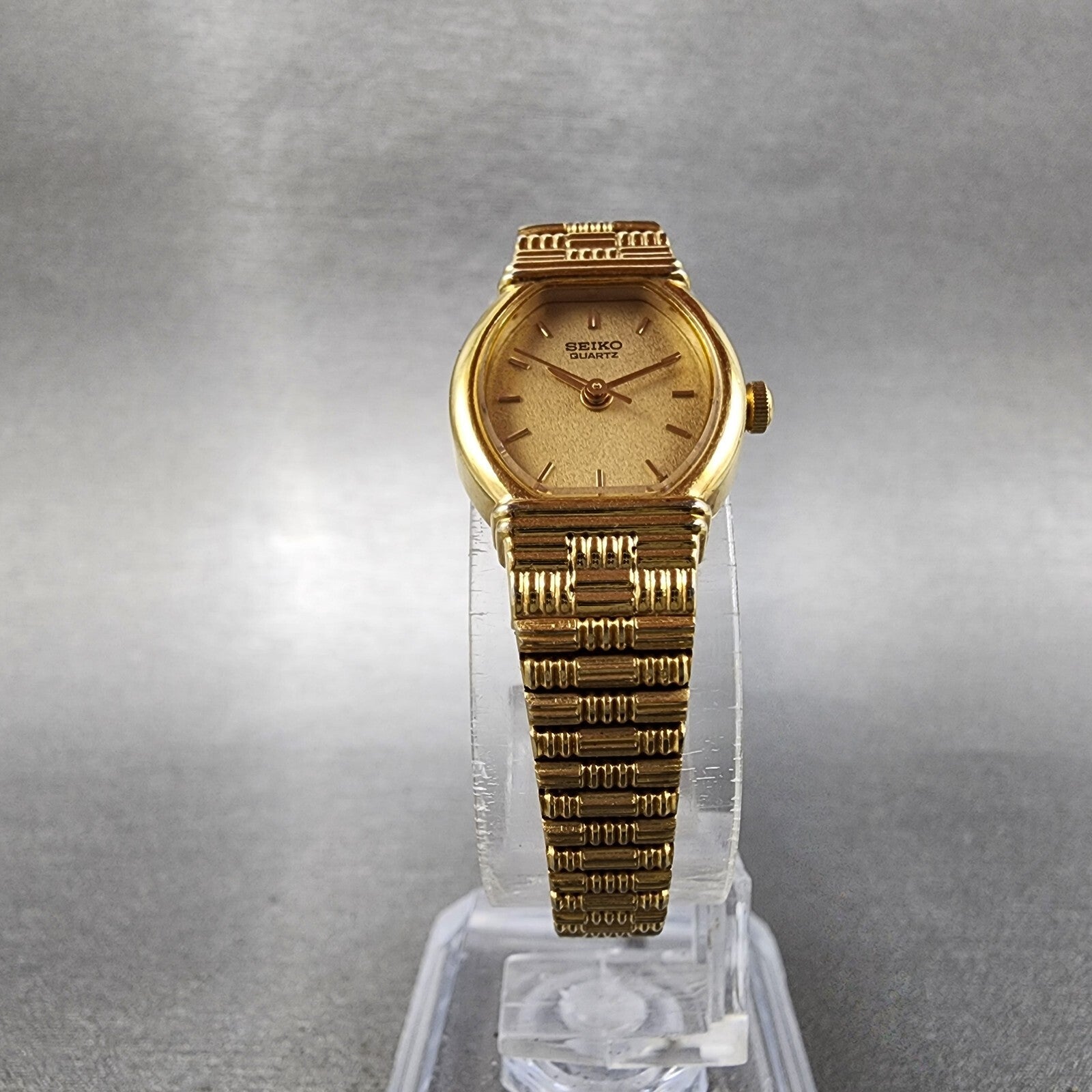 Seiko Watch Women 17mm Champagne Dial Gold Tone Oval 2y015c19 New battery5