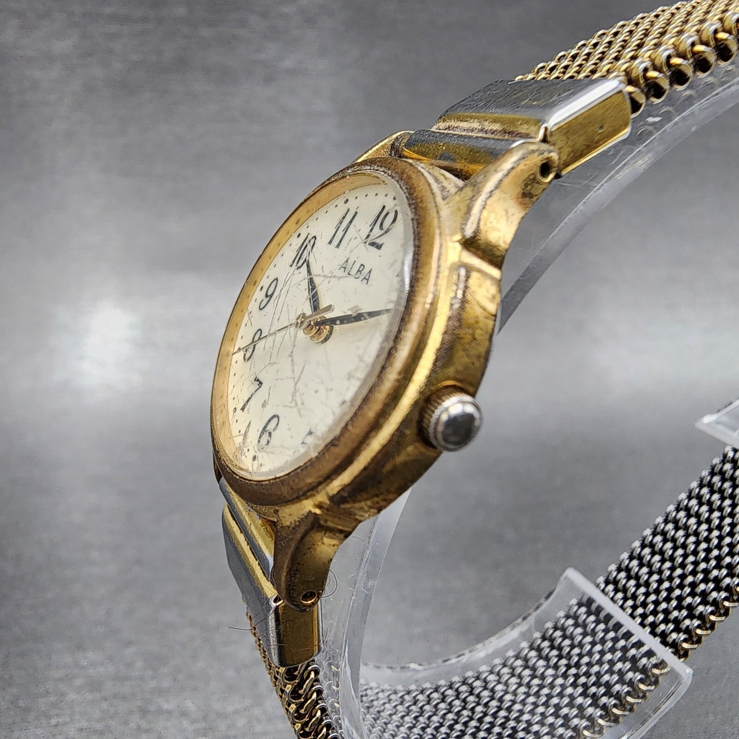 Seiko ALBA Watch Women 26mm Cream Dial Gold Tone Round V501-0ET0 New Battery