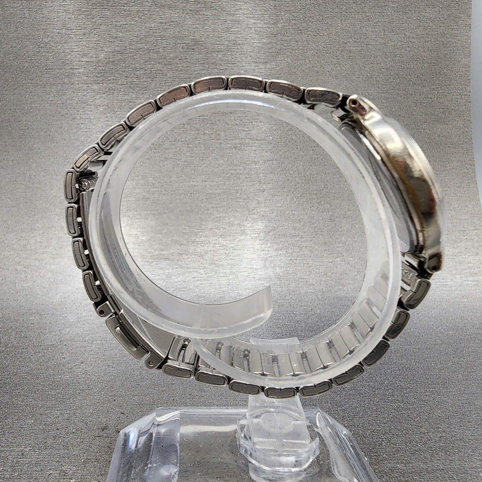 Seiko Solar Watch Women 28mm MOP Dial Two Tone Date Round V1820C70 Runs B12348