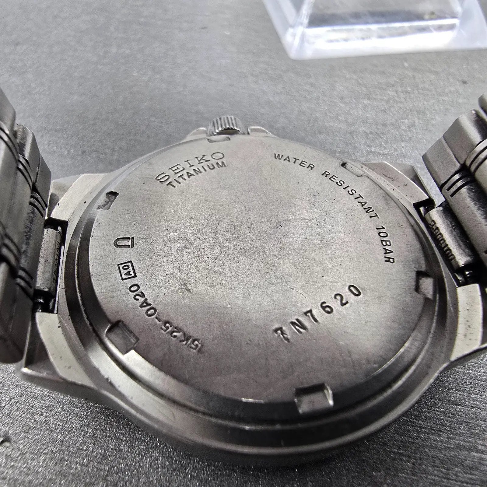 Seiko Solar Watch Men 35mm Cream Dial Titanium Date Round 5K25-0A20 Runs10