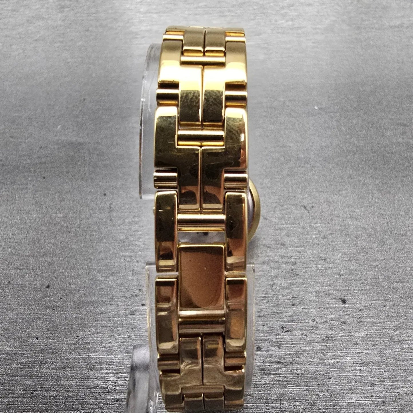 Bulova Watch Women 25mm White Dial Gold Tone Diamond Round 97P29 New Battery7