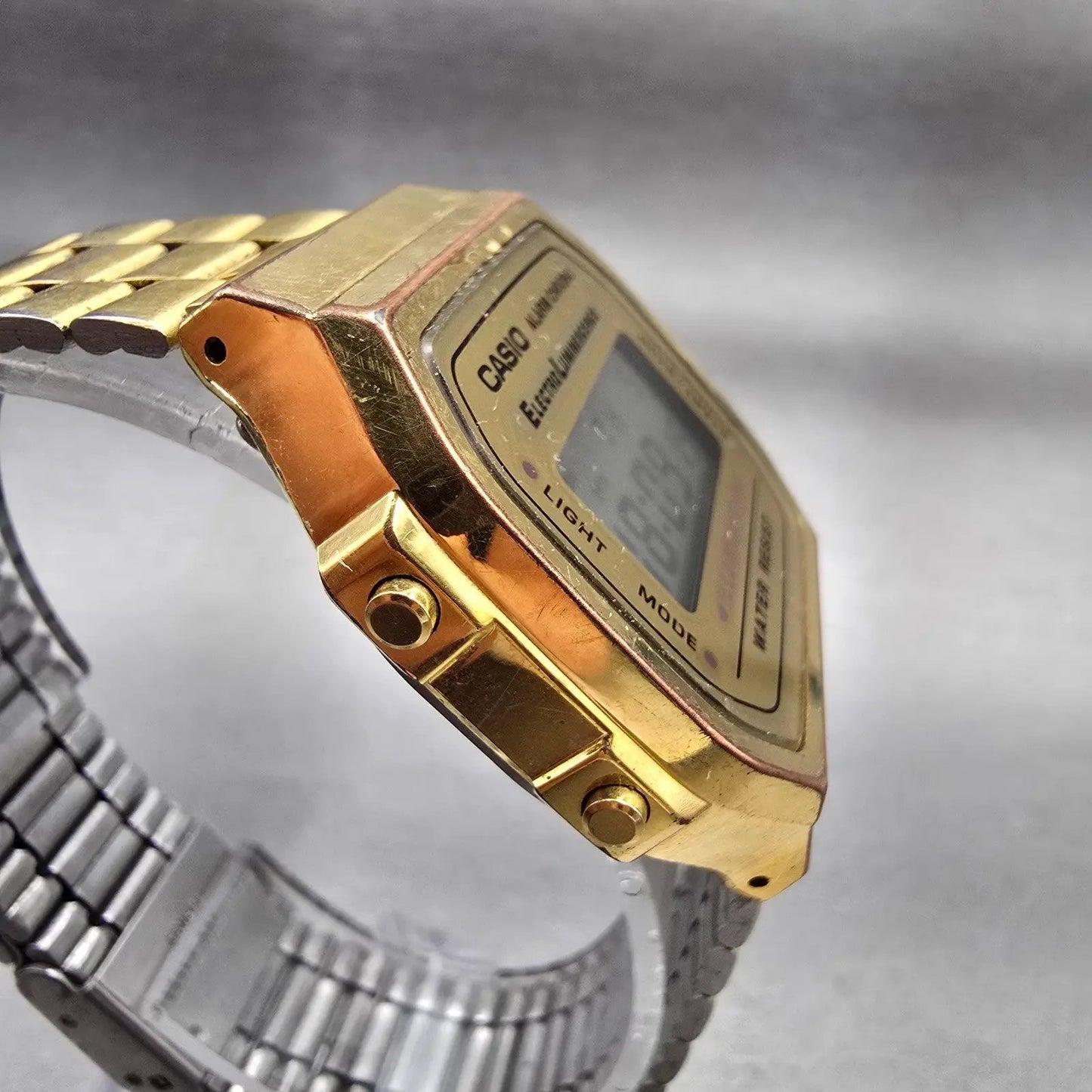 Casio A168 Digital Watch Men 35mm Gold Dial Gold Tone Chrono Alarm New Battery3