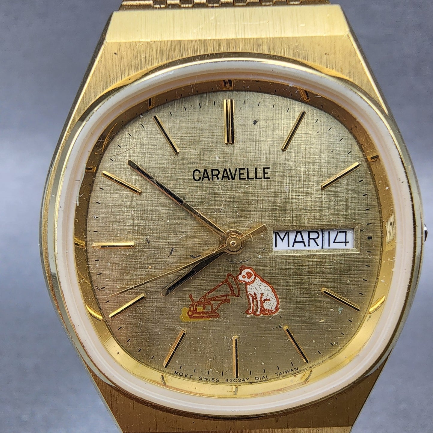 Bulova Caravelle Watch Men 33mm Gold Dial Gold Tone Daydate Round READ! New Batt1
