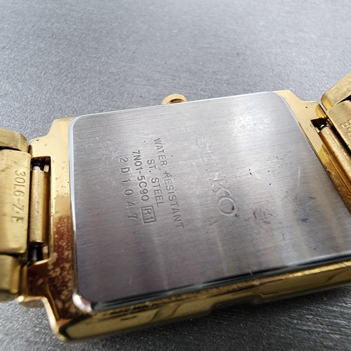 Seiko Tank Watch Men 26mm Champagne Dial Gold Tone Rectangle 7N015C90 New Batt9