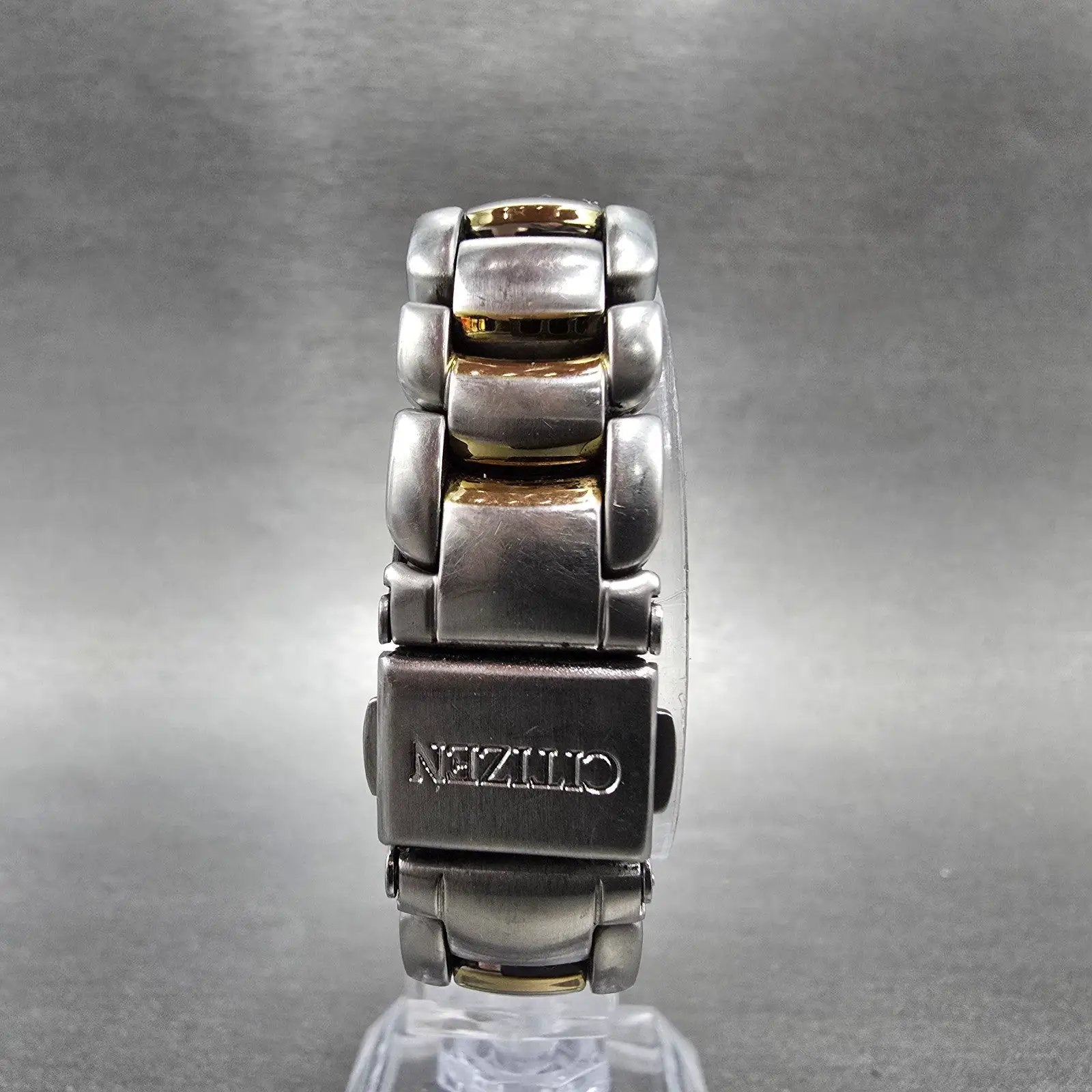 Citizen Eco-Drive Watch Women 25mm White Dial Two Tone Date E011-S039967 Runs7