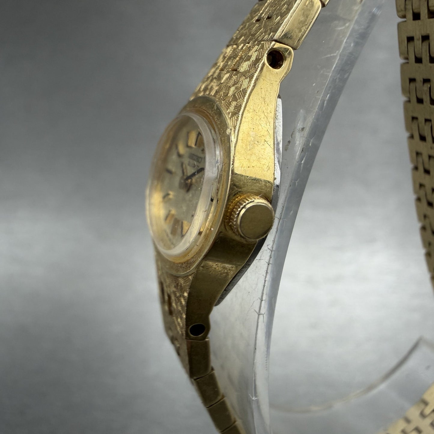 Seiko Watch Women 17mm Champagne Dial Gold Tone 2C205759 Oval New Battery2
