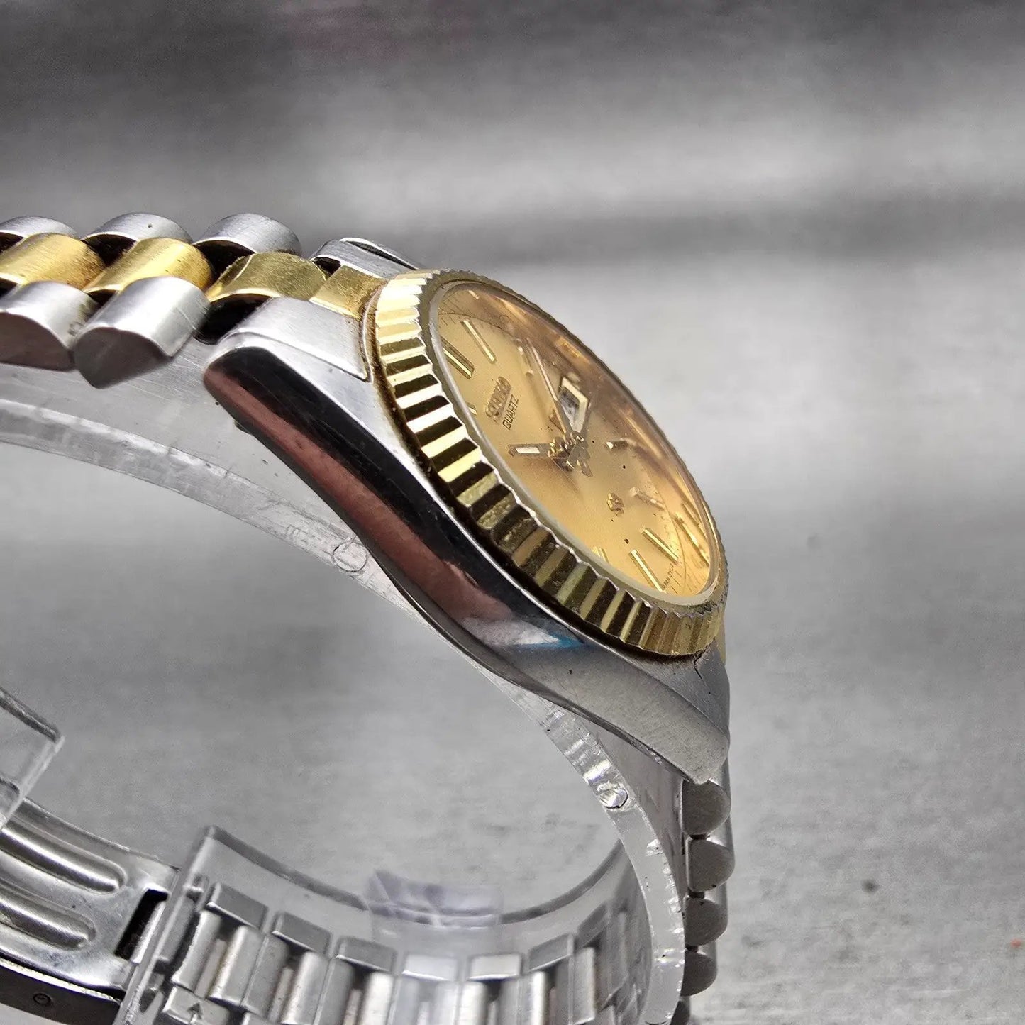 Seiko SQ Watch Women 24mm Gold Dial Two Tone Daydate Round 3Y03-0160 New Battery3