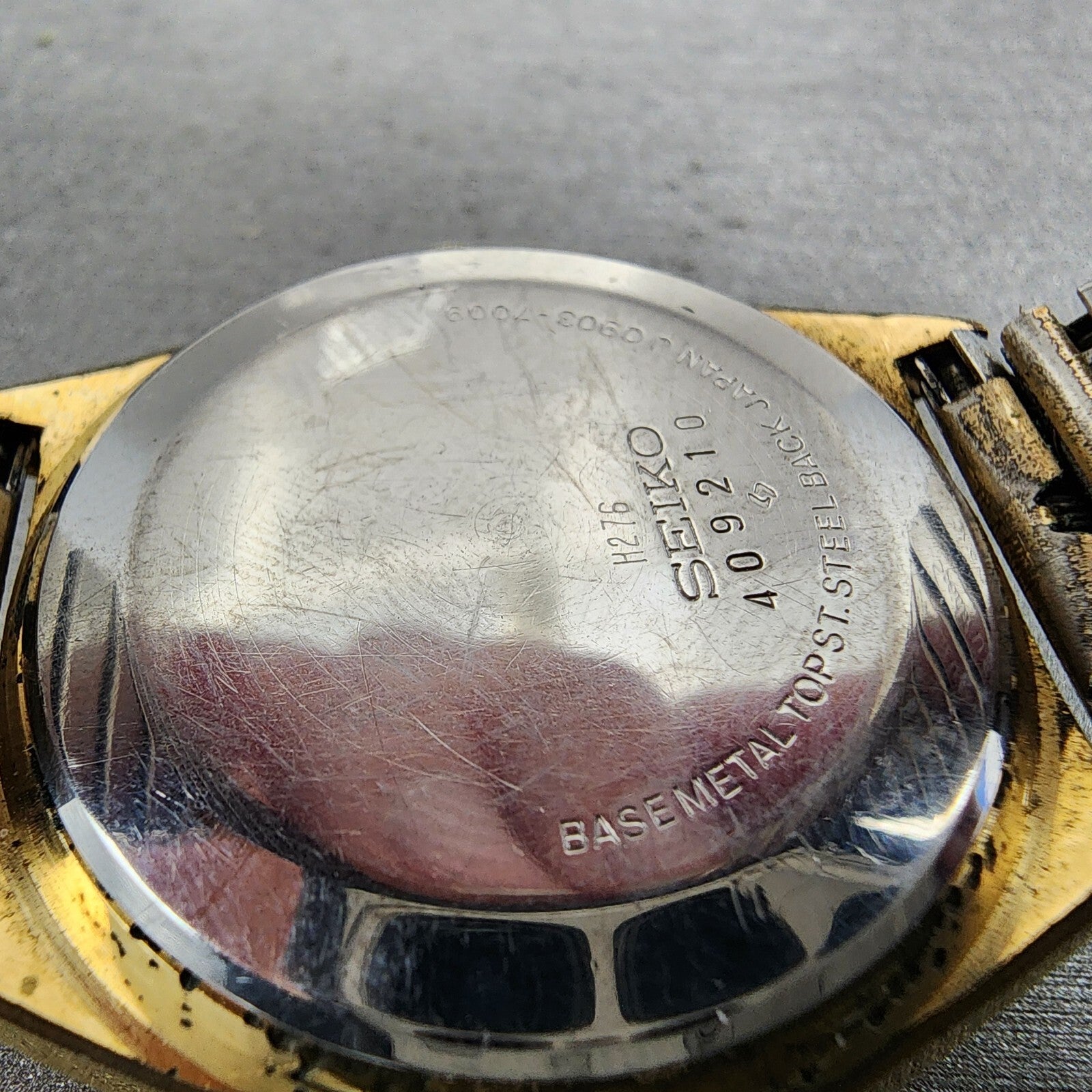Seiko SQ 4004 Watch Men 37mm Silver Dial Gold Tone Dadyate 09037009 PARTS10