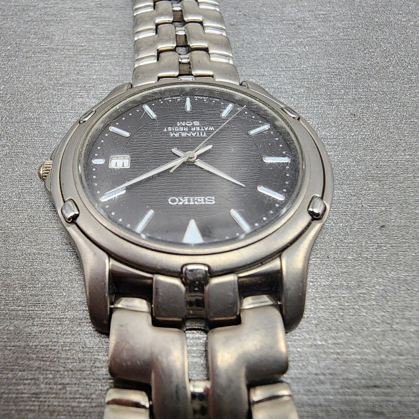 Seiko Titanium Watch Men 35mm Black Dial Gray Tone Date 7n320069 BROKEN BAND5